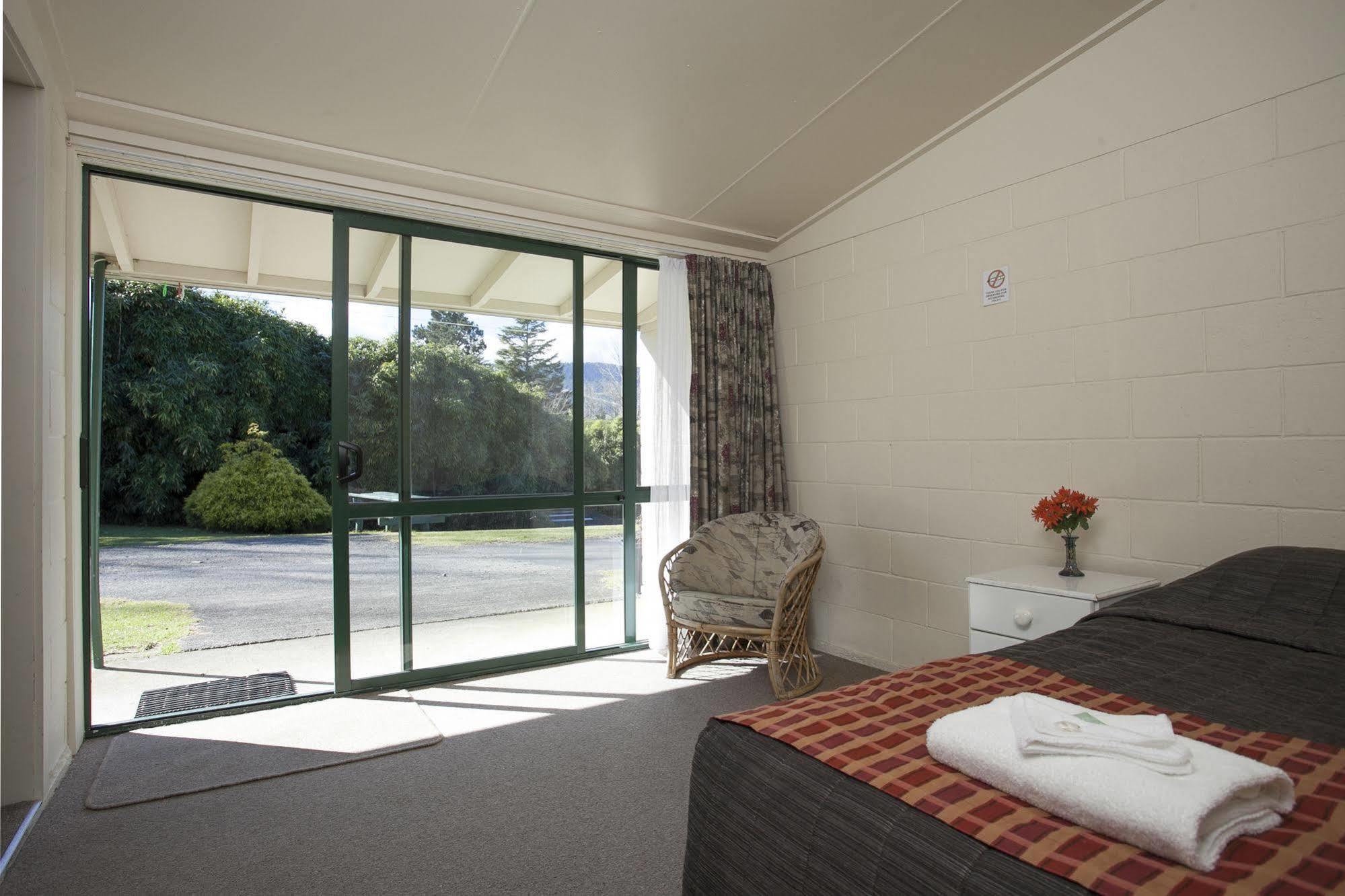 Opal Hot Springs & Holiday Park Okauia Exterior photo